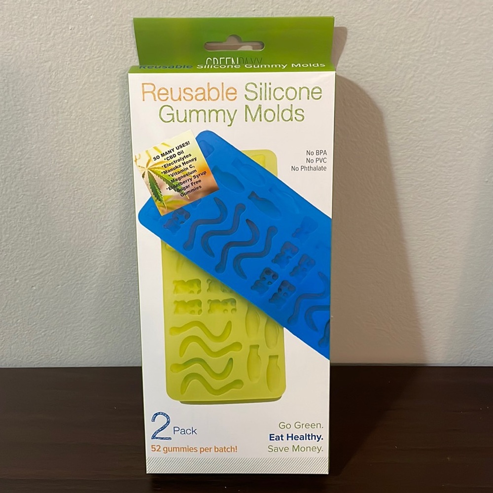 🆕 NWT Reusable Silicone Gummy Molds